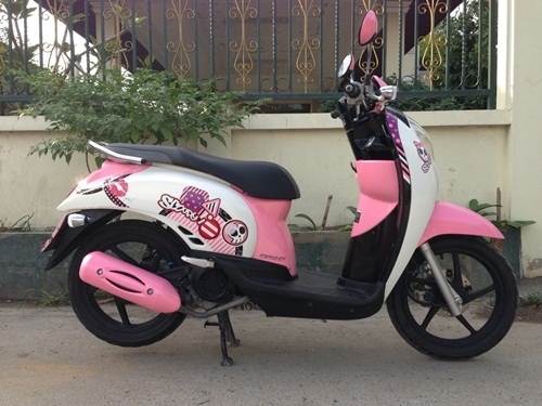 ขายhonda scoopy สีชมพูขาวปี2555