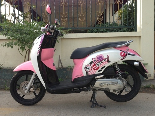 ขายhonda scoopy สีชมพูขาวปี2555