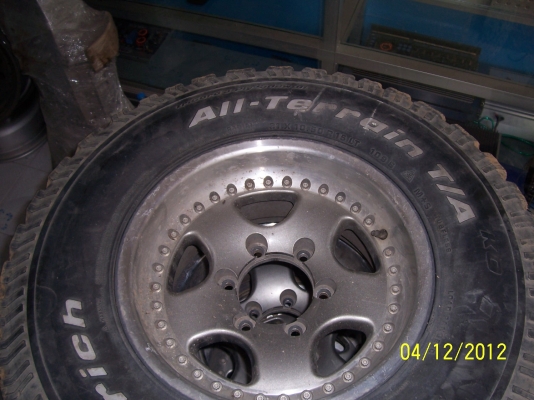 ขายล้อขอบ 15 พร้อมยาง BF 31*10.5 ถูกๆ