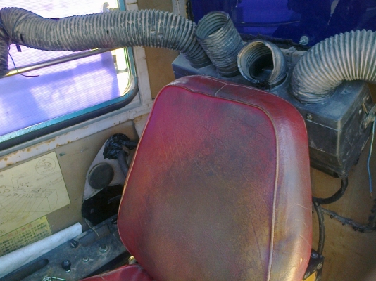 HITACHI UH06-5 ช่วงล่างใหญ่เทียบเท่า PC 150 เครื่องเดิมปั๊มเดิมทำงานไม่มีโหลด ภายในเก๋งคอนโทรลยาว แอร์เย็นจัด บูมอาร์มสวยไม่มีปะไม่มีเยิ้ม เอวแน่นดี ช่วงล่างโซ่บูทใบแทรกเต็มดีหนาประมาณ 70\% ใช้งานหนักได้อีกนานครับ เอกสารสัญญาซื้อขายครับ HITACHI UH06-5 ช่วงล่างใหญ่เทียบเท่า PC 150 เครื่องเดิมปั๊มเดิมทำงานไม่มีโหลด ภายในเก๋งคอนโทรลยาว แอร์เย็นจัด บูมอาร์มสวยไม่มีปะไม่มีเยิ้ม เอวแน่นดี ช่วงล่างโซ่บูทใบแทรกเต็มดีหนาประมาณ 70\% ใช้งานหนักได้อีกนานครับ เอกสารสัญญาซื้อขายครับ