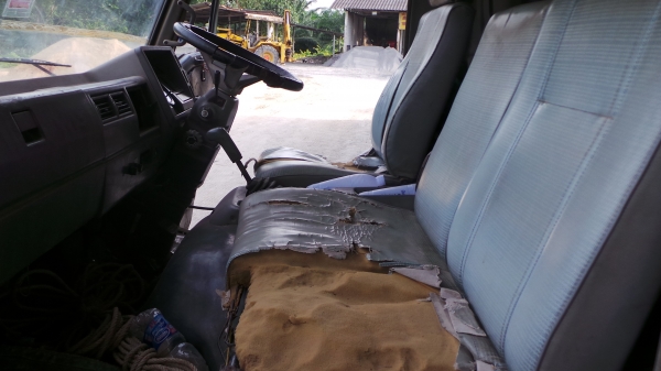 HINO FC 120 แรงม้า ติดเครน 2.6 ตัน มีเล่มทะเบียนพร้อมค่ะ HINO FC 120 แรงม้า ติดเครน 2.6 ตัน มีเล่มทะเบียนพร้อมค่ะ