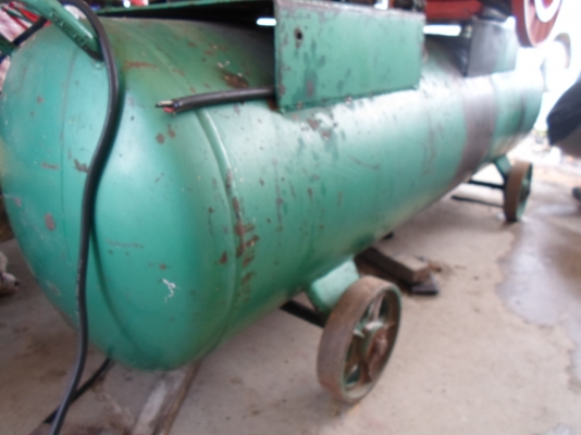 ถังลมฟูเซ็ง 300  ลิตร  สภาพสวย  ขาย  12,000