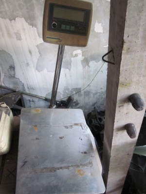 ขายถูกตามสภาพ-เครื่องชั่งสแตนเลสแท้ แบบดิจิตอล ตัวใหญ่ สภาพมือสอง