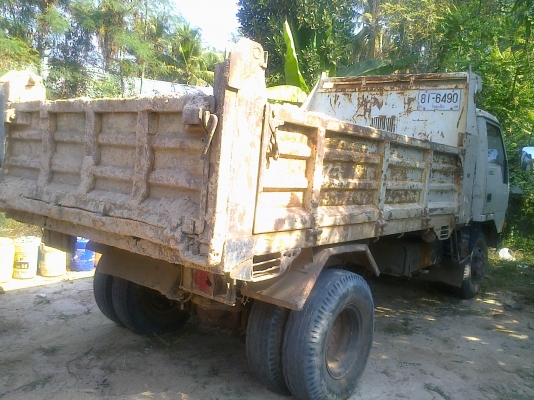 MITSUBISHI CANTER เครื่อง 165 HP 6BD1 หกล้อดั๊มพ์ กระบะดั๊มพ์เหล็กยาว 3.60 เมตร ภายในเก๋งครบพร้อม พวงมาลัยเพาเวอร์ เบรคทริ๊ปฟี้อย่างดี ช่วงล่างคัชซีสวยไม่มีดาม ติด F หน้าหลัง ยาง 8.25 ขอบ 16 สภาพดีพร้อมใช้งาน เอกสารเล่มทะเบียนครบครับ