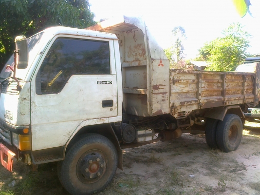 MITSUBISHI CANTER เครื่อง 165 HP 6BD1 หกล้อดั๊มพ์ กระบะดั๊มพ์เหล็กยาว 3.60 เมตร ภายในเก๋งครบพร้อม พวงมาลัยเพาเวอร์ เบรคทริ๊ปฟี้อย่างดี ช่วงล่างคัชซีสวยไม่มีดาม ติด F หน้าหลัง ยาง 8.25 ขอบ 16 สภาพดีพร้อมใช้งาน เอกสารเล่มทะเบียนครบครับ