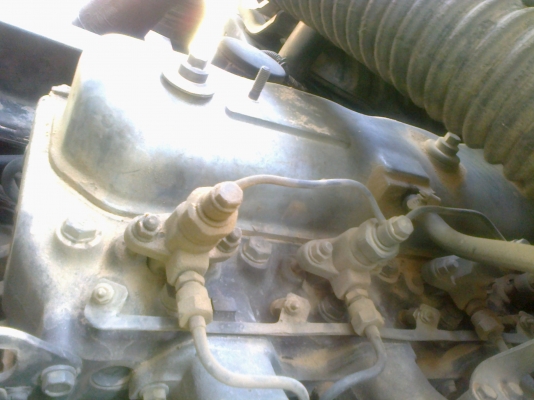 MITSUBISHI CANTER เครื่อง 165 HP 6BD1 หกล้อดั๊มพ์ กระบะดั๊มพ์เหล็กยาว 3.60 เมตร ภายในเก๋งครบพร้อม พวงมาลัยเพาเวอร์ เบรคทริ๊ปฟี้อย่างดี ช่วงล่างคัชซีสวยไม่มีดาม ติด F หน้าหลัง ยาง 8.25 ขอบ 16 สภาพดีพร้อมใช้งาน เอกสารเล่มทะเบียนครบครับ