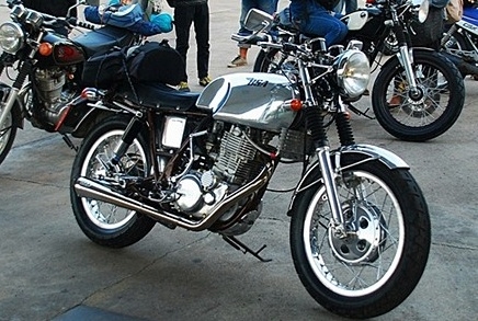 ขายsr400อังกฤษ อินวอย+พรบ.เครื่องปี2002สดๆของแต่งยุ่นแน่นๆรถใช้งานรักษามาก