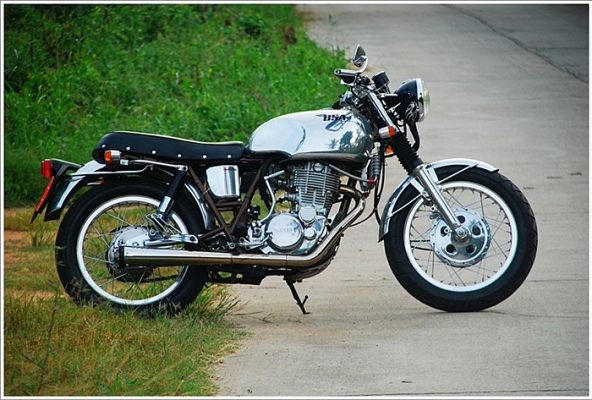 ขายsr400อังกฤษ อินวอย+พรบ.เครื่องปี2002สดๆของแต่งยุ่นแน่นๆรถใช้งานรักษามาก