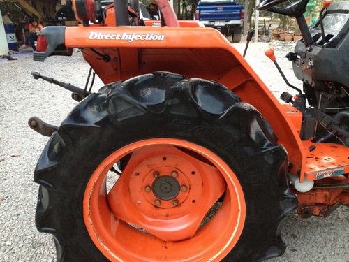 ขายรถไถ KUBOTA L3408 DI พร้อมอุปกรณ์ดันหน้าและผาน 6ตราช้าง