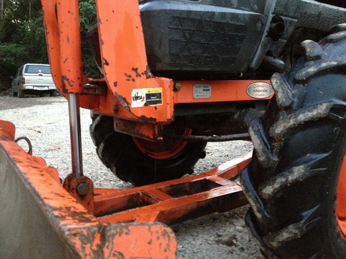 ขายรถไถ KUBOTA L3408 DI พร้อมอุปกรณ์ดันหน้าและผาน 6ตราช้าง