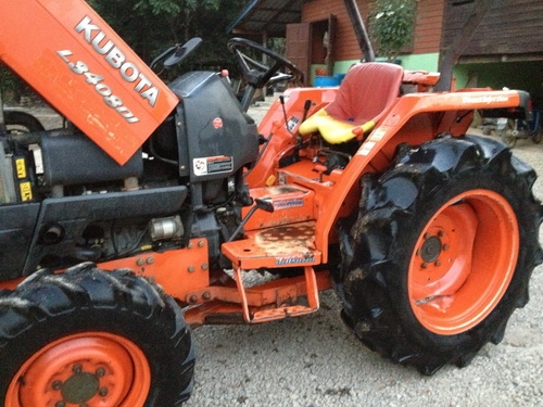 ขายรถไถ KUBOTA L3408 DI พร้อมอุปกรณ์ดันหน้าและผาน 6ตราช้าง