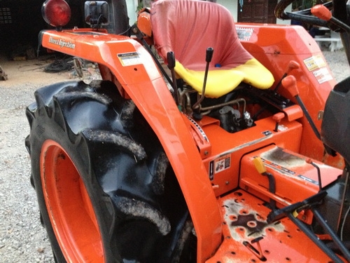 ขายรถไถ KUBOTA L3408 DI พร้อมอุปกรณ์ดันหน้าและผาน 6ตราช้าง