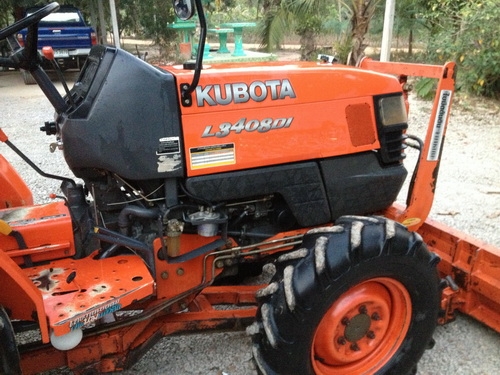 ขายรถไถ KUBOTA L3408 DI พร้อมอุปกรณ์ดันหน้าและผาน 6ตราช้าง