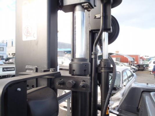 ขายฟอร์คลิฟต์ FORKLIFT TCM 3 TON SIDE SHIF ที่สุดของเทคโนโลยีระบบล้อคู่หน้าเลี้ยว 180 องศา เสายกสูง 3 M ด้วยน้ำหนักรถที่หนักถึง 8300 KG ขายฟอร์คลิฟต์ FORKLIFT TCM 3 TON SIDE SHIF ที่สุดของเทคโนโลยีระบบล้อคู่หน้าเลี้ยว 180 องศา เสายกสูง 3 M ด้วยน้ำหนักรถที่หนักถึง 8300 KG