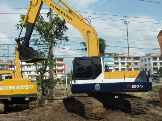 ขายรถแมคโครPC200-5 สภาพพร้อมใช้ ไฟฟ้าครบ แอร์เย็น เครื่องเสียงดัง