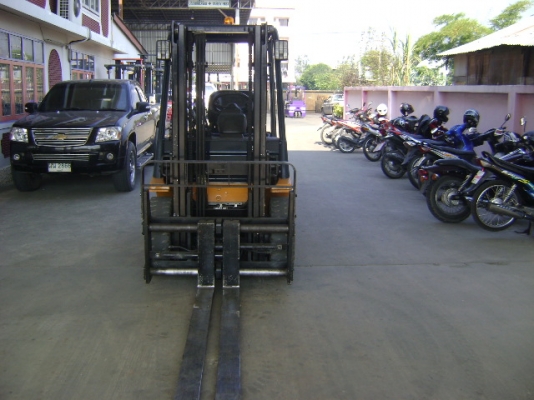 ต้องการขายรถโฟล์คลิฟท์ ยี่ห้อ โตโยต้า 2 ตัน งาฟอร์มูฟเวอร์