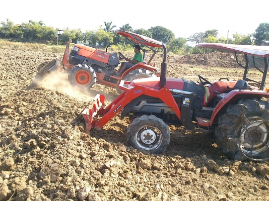 ขาย ยันม่า 45  คันนี้ ใช้งานดีมากๆ  อยู่ ลพบุรีครับ