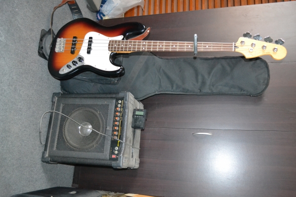 ขาย กีตาร์ เบส Fender