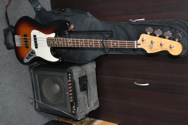 ขาย กีตาร์ เบส Fender