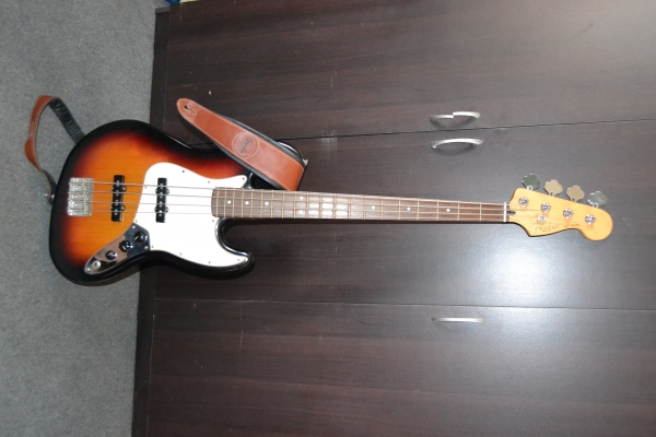 ขาย กีตาร์ เบส Fender