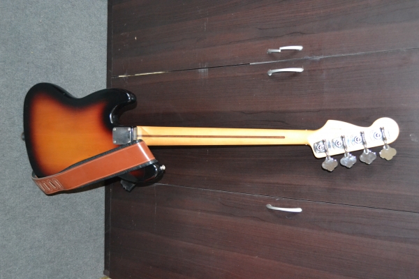 ขาย กีตาร์ เบส Fender