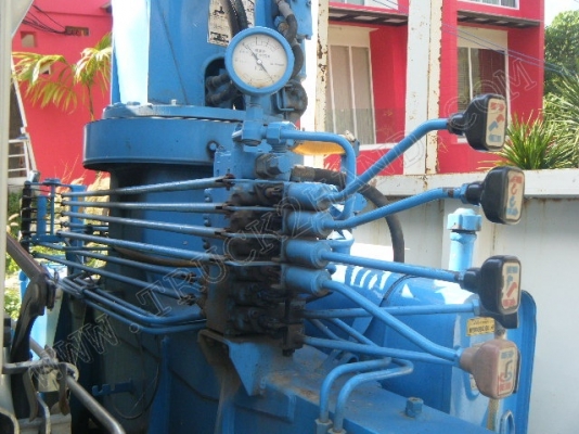 รถบรรทุก 6 ล้อติดเครน ยี่ห้อ HINO 175 แรงม้า ติดเครน 3 ตัน