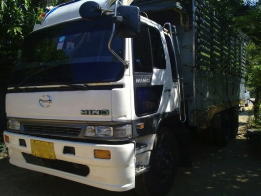 รถฮีโน่ 10 ล้อ หลังถนน  รั่ว  195 แรงม้า    สนใจติดต่อ 081 - 6079515