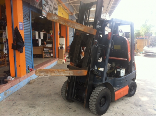 ขายฟอร์คลิฟต์ TOYOTA 6FGL15 ( เบนซิน) เกียร์ MT งาหมุนได้รอบตัว 1.5 TON เสายกสูง 3 M ขายฟอร์คลิฟต์ TOYOTA 6FGL15 ( เบนซิน) เกียร์ MT งาหมุนได้รอบตัว 1.5 TON เสายกสูง 3 M