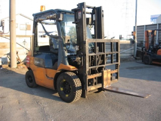 ขายฟอร์คลิฟต์  TOYOTA  7FGL20 ( เบนซิน) 2.0 TON เกียร์ AT  งาสามารถเทและกระดกได้   เสายกสูง 3 M