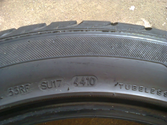 ขายยางขอบ17นิ้ว เบอร์ 215-50-17 ลงพื้น2011 สวยๆๆ
