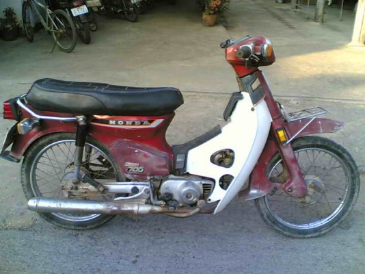 ขายC700cdiเครื่องดีอะไหร่ครบขาดบังโซ่ Noเล่มออกใบซื้อขายให้ ขาย 5500 บาท