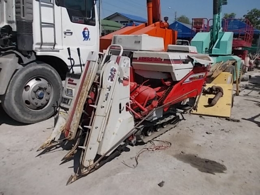 รหัส:13001004รถเกี่ยวข้าวนั่งขับสามารถปรับที่เกี่ยวขึ้นลงได้พร้อมนวดข้าวwww.nihonmono.com