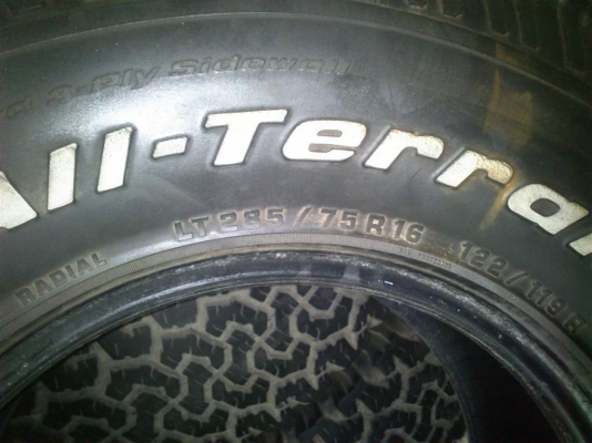 ขายยางbf a/t 285/75/16 ปีเก่าแต่ดอกสวยยังใช้ได้ดี