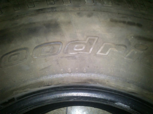 ขายยางbf a/t 285/75/16 ปีเก่าแต่ดอกสวยยังใช้ได้ดี