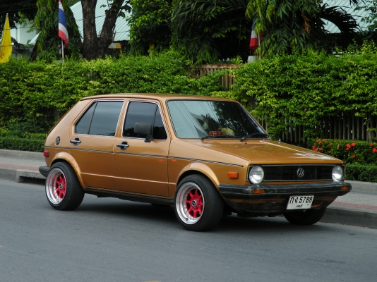 ขายด่วน !!! VW Golf M1.....ล้อ หน้า 8 หลัง 9