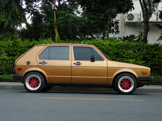 ขายด่วน !!! VW Golf M1.....ล้อ หน้า 8 หลัง 9