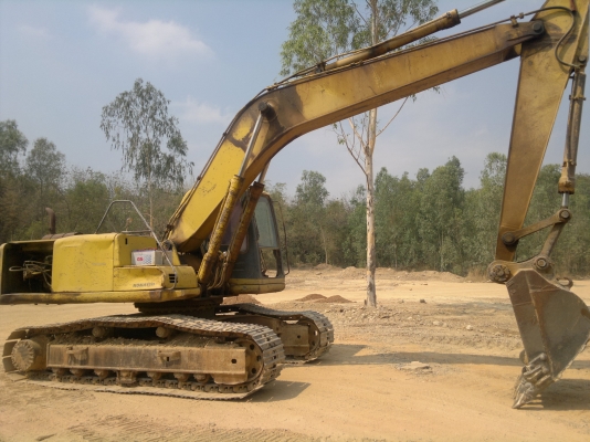 ขายรถแบคโฮ KOMATSU PC-200-6 ไฟฟ้ามี ช่วงล้างเต็ม เอวแน้น โซ้เต็ม สนใจโทร ราคาย้อมๆ