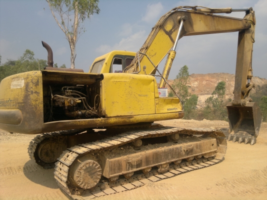 ขายรถแบคโฮ KOMATSU PC-200-6 ไฟฟ้ามี ช่วงล้างเต็ม เอวแน้น โซ้เต็ม สนใจโทร ราคาย้อมๆ