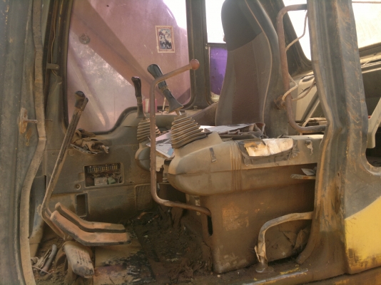 ขายรถแบคโฮ KOMATSU PC-200-6 ไฟฟ้ามี ช่วงล้างเต็ม เอวแน้น โซ้เต็ม สนใจโทร ราคาย้อมๆ