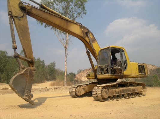 ขายรถแบคโฮ KOMATSU PC-200-6 ไฟฟ้ามี ช่วงล้างเต็ม เอวแน้น โซ้เต็ม สนใจโทร ราคาย้อมๆ