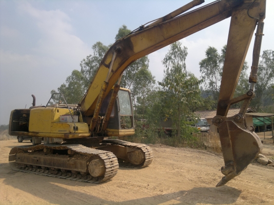 ขายรถแบคโฮ KOMATSU PC-200-6 ไฟฟ้ามี ช่วงล้างเต็ม เอวแน้น โซ้เต็ม สนใจโทร ราคาย้อมๆ