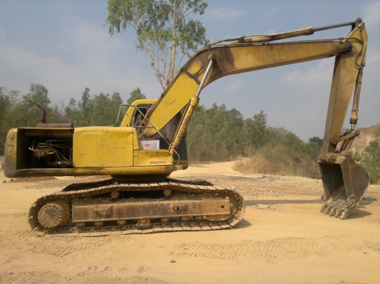 ขายรถแบคโฮ KOMATSU PC-200-6 ไฟฟ้ามี ช่วงล้างเต็ม เอวแน้น โซ้เต็ม สนใจโทร ราคาย้อมๆ
