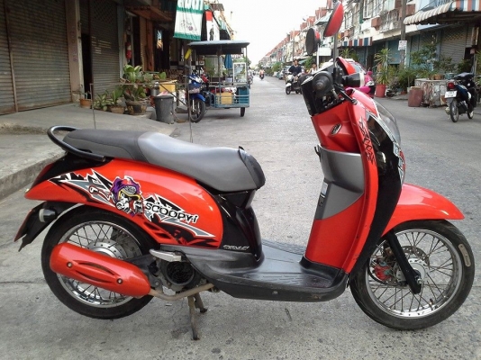 Scoopy i ปี 55 สีแดง ดำ รถบ้าน สวย เครื่องเดิมแน่นๆ ไม่หลวม ไม่หอน ชุดสีสด มีเล่ม เอกสารพร้อม
