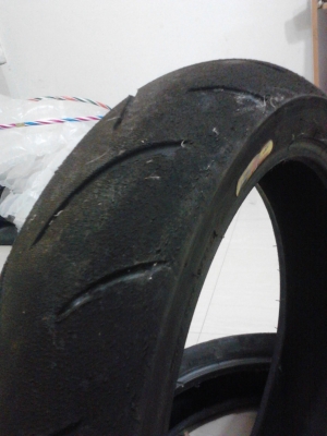 ยางมือสองจากสนาม