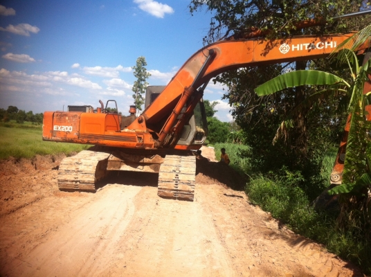 ขายแม็คโคร HITACHI EX200-1  สภาพพร้อมใช้งานเครื่องดีปั้มดีเอกสารซื้อขาย