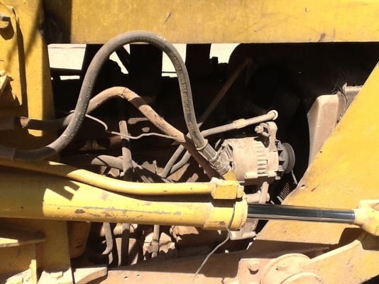 ขายครับKomatsu. D2 ตีนไก่สภาบใช้งานดีขายที่95000 ขายครับKomatsu. D2 ตีนไก่สภาบใช้งานดีขายที่95000