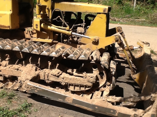 ขายครับKomatsu. D2 ตีนไก่สภาบใช้งานดีขายที่95000