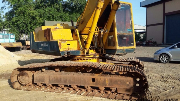 ขายรถแบ็คโฮ KOMATSU PC 200-3 ช่วงล่างเต็ม เครื่องเดิม ปั๊มเดิม เอกสารสัญญาซื้อขาย