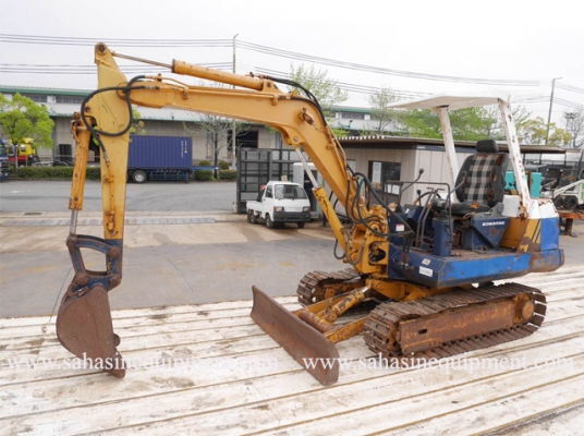 รถขุด PC30-5 S/N 89XX นำเข้า สภาพดี บจก.สหสินอีควิปเม้นท์ โทร.081-5851880, 02-5168100-1 www.sahasinequipment.com