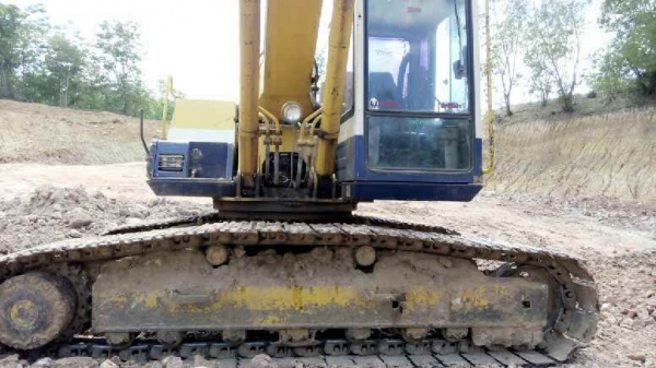 ขายKOMATSU PC200-5 สภาพสวยพร้อมใช้ ราคาต่อรองได้ ติดต่อได้ที่คุณ อ๊อฟ พิจิตร 086-737-9991 ขายKOMATSU PC200-5 สภาพสวยพร้อมใช้ ราคาต่อรองได้ ติดต่อได้ที่คุณ อ๊อฟ พิจิตร 086-737-9991